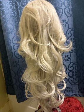 Blonde Long Wavy Women's Synthetic Wig - Classic Style